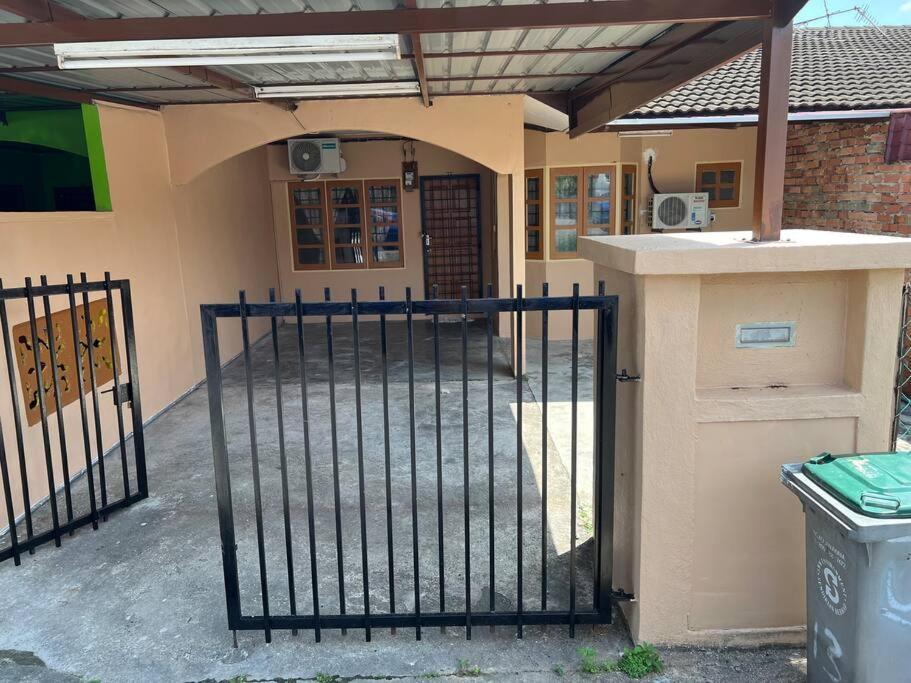 Indah Homestay, Pasir Gudang Johor Exterior foto